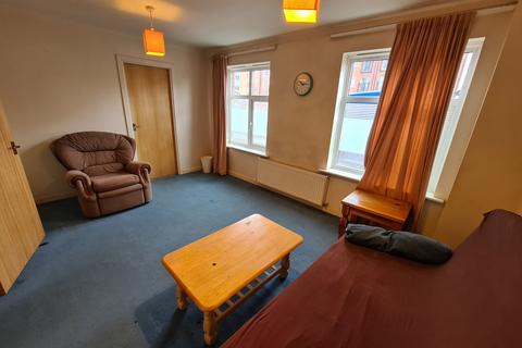 2 bedroom flat to rent, Chorlton Road, Hulme, Manchester.  M15 4AU