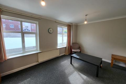 2 bedroom flat to rent, Chorlton Road, Hulme, Manchester.  M15 4AU
