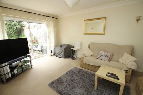 1 Lynne Close, Orpington, BR6 6BS