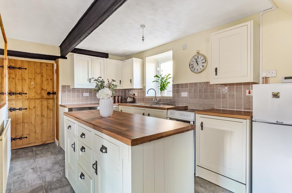 Kitchen 1 jpg