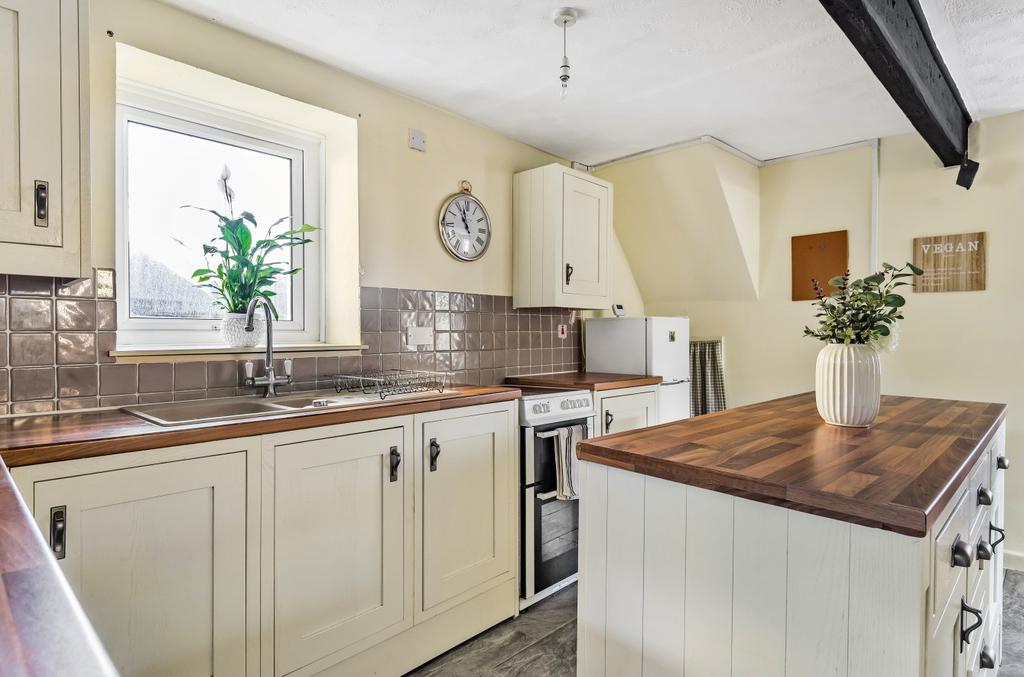Kitchen 2 jpg