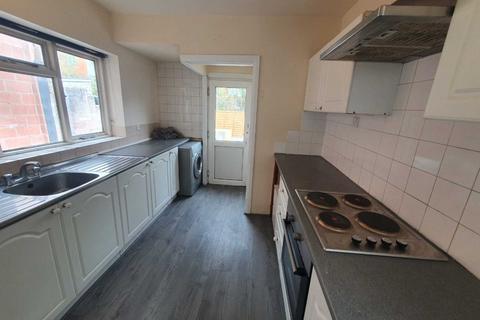 4 bedroom semi-detached house to rent, Colum Road, Cathays