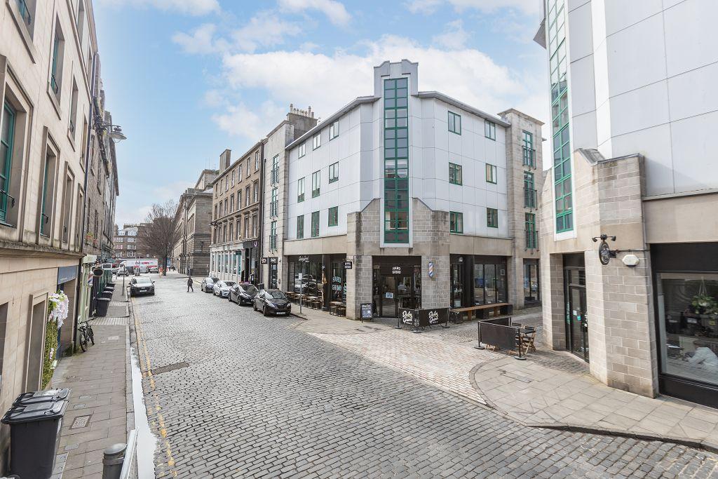 8 Exchange Court, Exchange Street, Dundee, Angus, DD1 3DE 2 bed flat