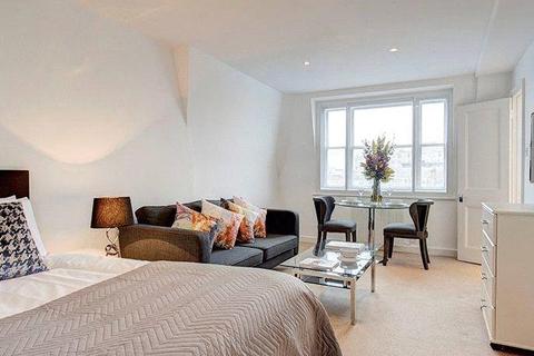 Studio to rent, Hill Street, Mayfair, London, W1J