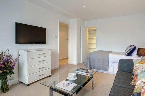 Studio to rent, Hill Street, Mayfair, London, W1J