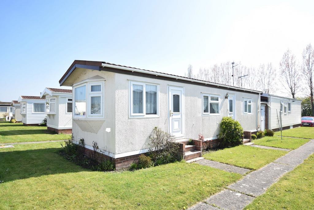 Meadow View Park, St Osyth Road, Little Clacton 1 bed park home for