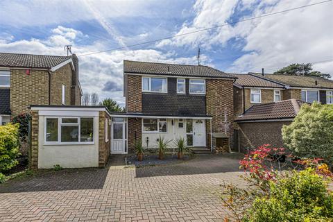 8 Greenfields, Liss, GU33 7EH