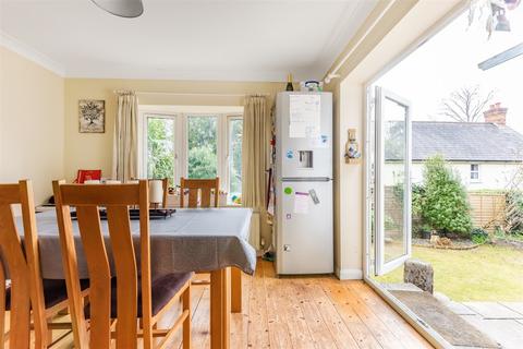 8 Greenfields, Liss, GU33 7EH