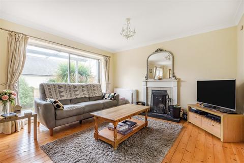 8 Greenfields, Liss, GU33 7EH