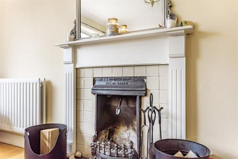 8 Greenfields, Liss, GU33 7EH