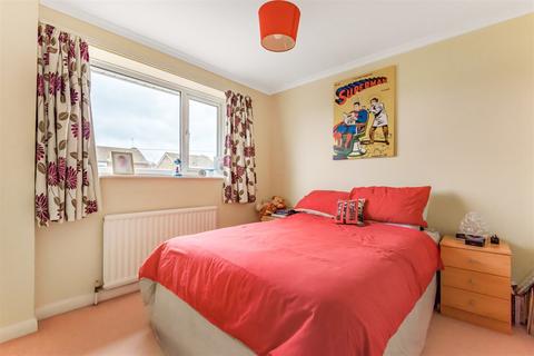 8 Greenfields, Liss, GU33 7EH