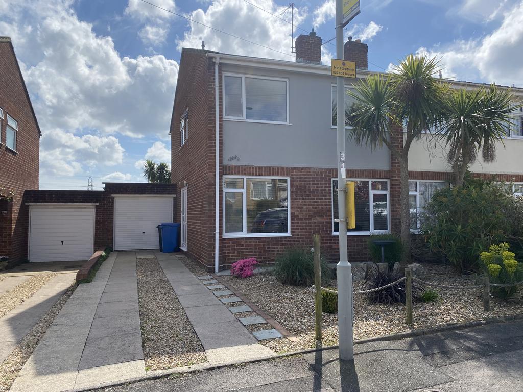 Winston Avenue, Poole BH12 3 bed semidetached house £340,000