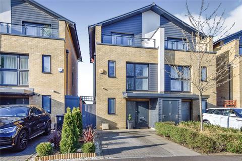15 Elderberry Close, Romford, RM3 0JY