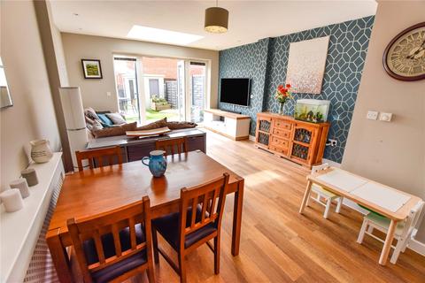 15 Elderberry Close, Romford, RM3 0JY