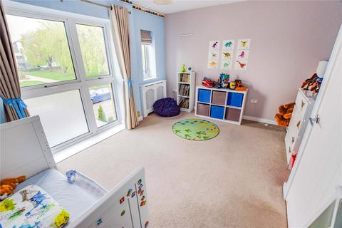 15 Elderberry Close, Romford, RM3 0JY