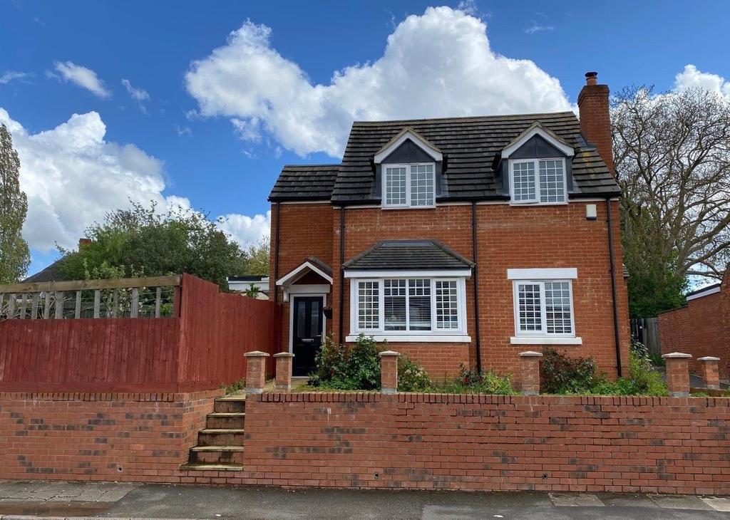 Murray Avenue, Kingsley, Northampton... 3 bed detached house £300,000