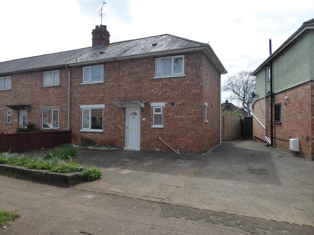 Springfield Avenue, Banbury 3 bed end of terrace house £269,950