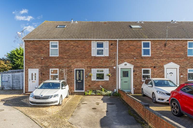 Howerts Close, Warsash, Southampton, Hampshire. SO31 9JR 3 bed terraced