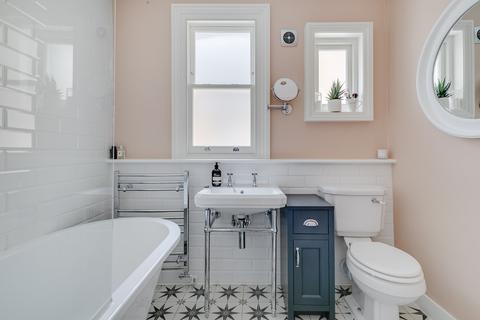 55 Nansen Road, London, SW11 5NS