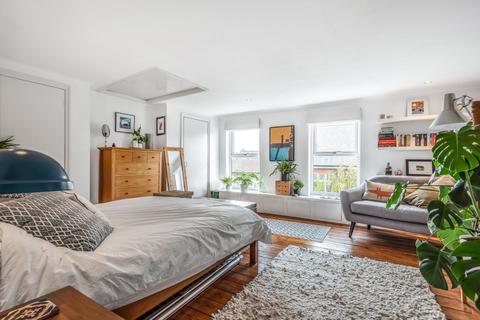5b Probert Road, London, SW2 1BN