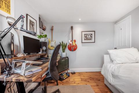 5b Probert Road, London, SW2 1BN