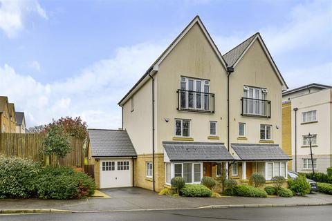 112 Renfields, Haywards Heath, RH16 4UG