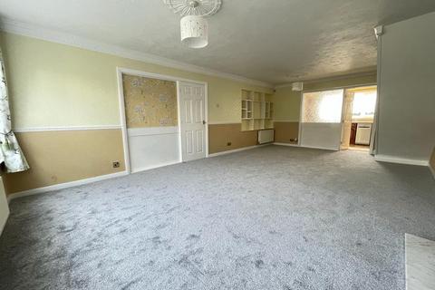 4 bedroom detached house to rent, Church Crescent,  Leeds, LS18