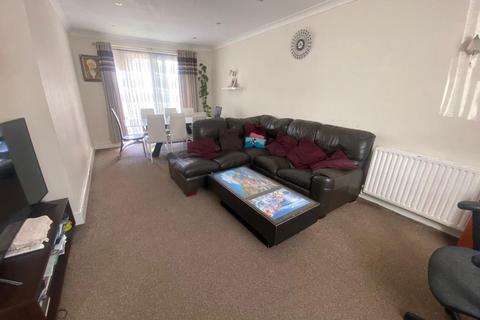 3 bedroom semi-detached house to rent, Commonwealth Avenue, Hayes, Greater London, UB3