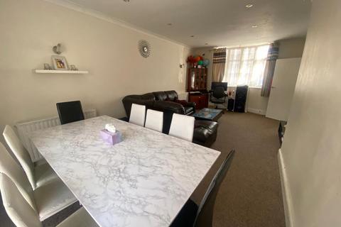 3 bedroom semi-detached house to rent, Commonwealth Avenue, Hayes, Greater London, UB3