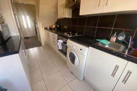 3 bedroom semi-detached house to rent, Commonwealth Avenue, Hayes, Greater London, UB3