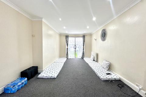 undefined, Commonwealth Avenue, Hayes, Greater London, UB3