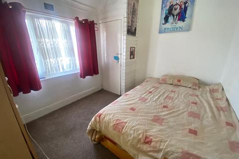 undefined, Commonwealth Avenue, Hayes, Greater London, UB3