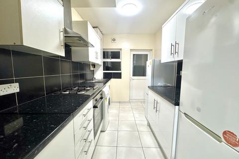 3 bedroom semi-detached house to rent, Commonwealth Avenue, Hayes, Greater London, UB3
