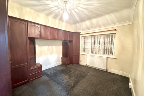 3 bedroom semi-detached house to rent, Commonwealth Avenue, Hayes, Greater London, UB3