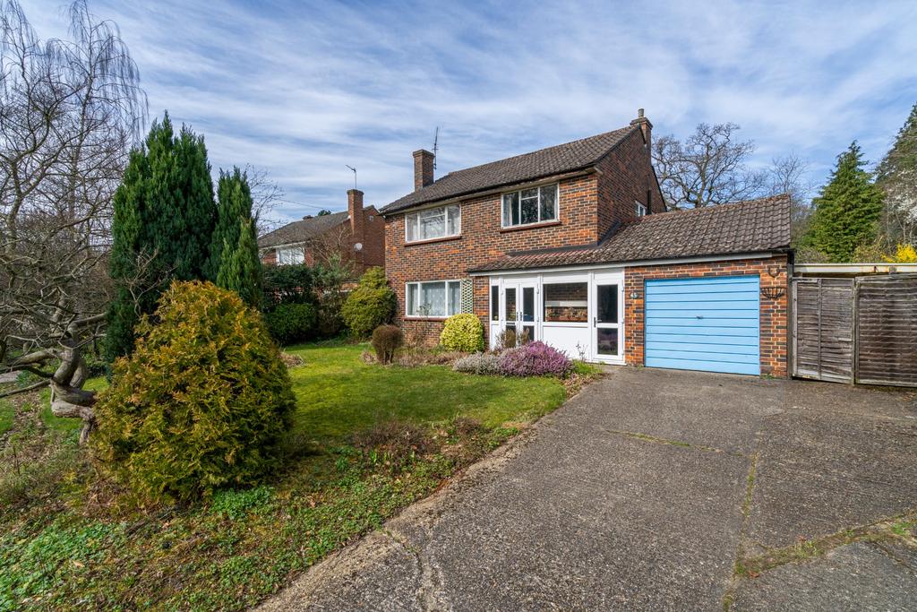 Wattleton Road, Beaconsfield 4 bed detached house £975,000