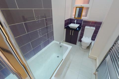 2 bedroom apartment to rent, Flat 3, 24 Burns Street, Nottingham, NG7 4DT