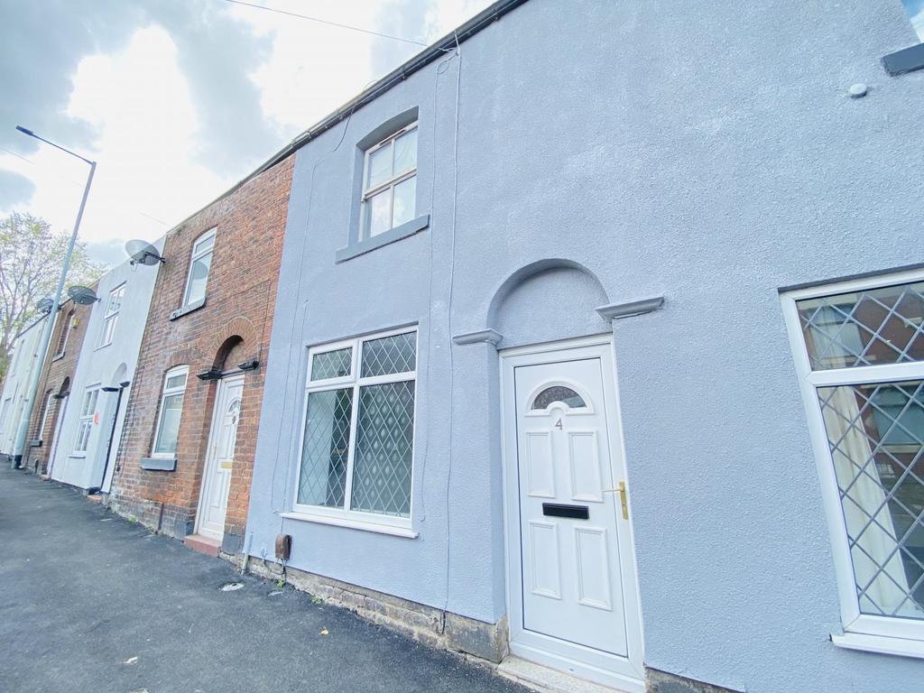 Upper Hibbert Lane, Marple... 2 bed terraced house £795 pcm (£183 pw)