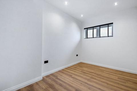 2 bedroom apartment to rent, Crescent Road, London, N22