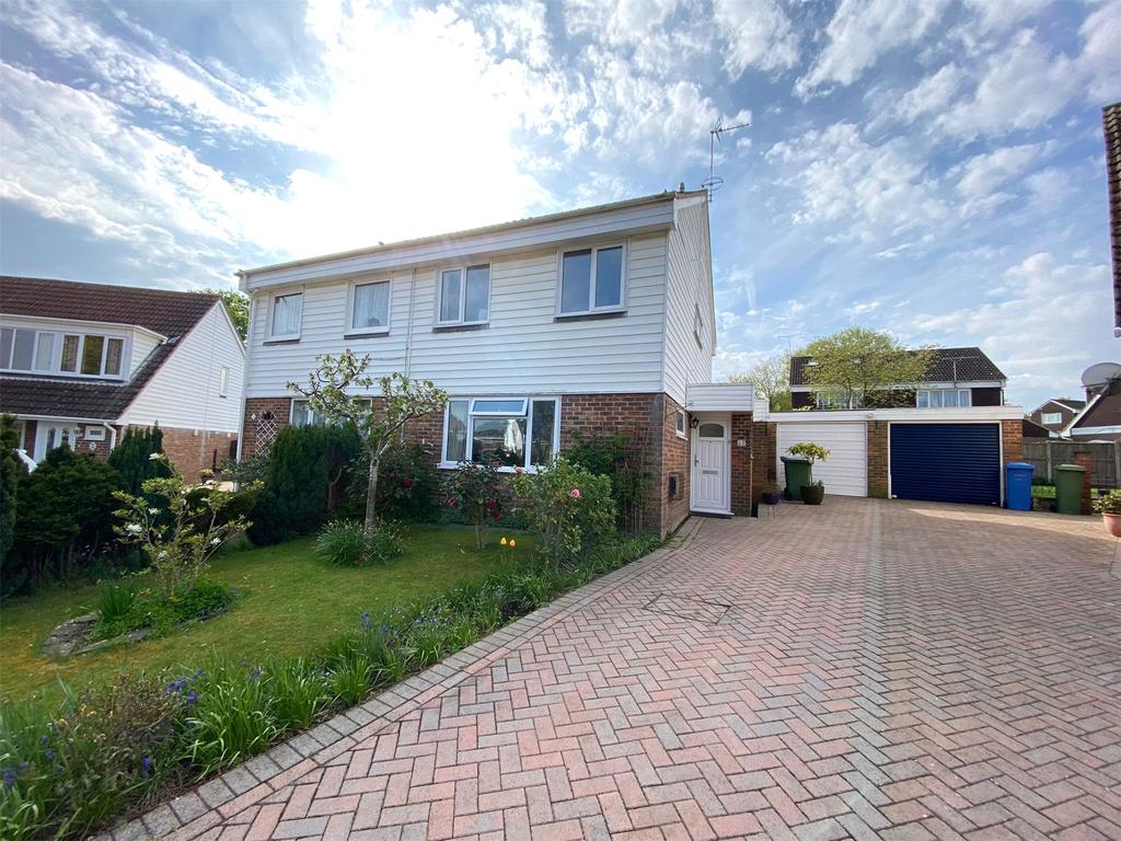 Staplehurst, Bracknell, Berkshire, RG12 3 bed semidetached house £
