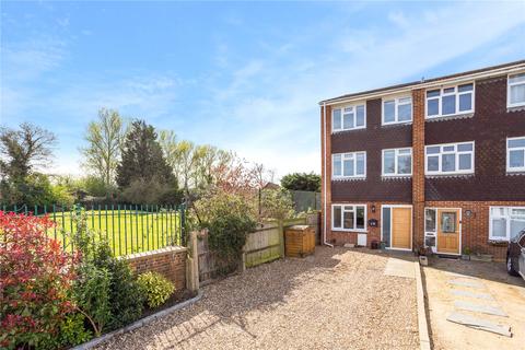 18a Knights Close, Windsor, SL4 5QR