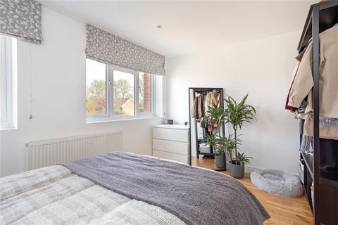 18a Knights Close, Windsor, SL4 5QR