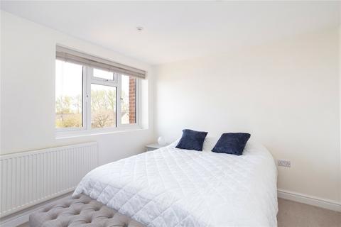 18a Knights Close, Windsor, SL4 5QR