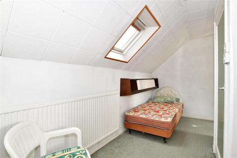 30 Hadley Close, Meopham, Gravesend, DA13 0NX