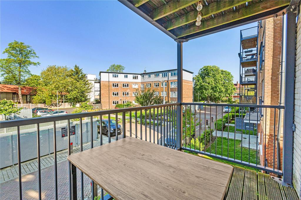 Limerick Close, Balham, London, SW12 2 bed flat £2,150 pcm (£496 pw)