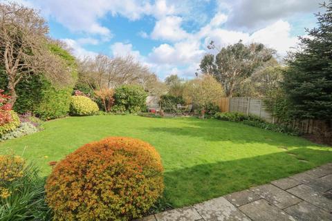 4 bedroom detached house for sale - Victoria Avenue, Hayling Island
