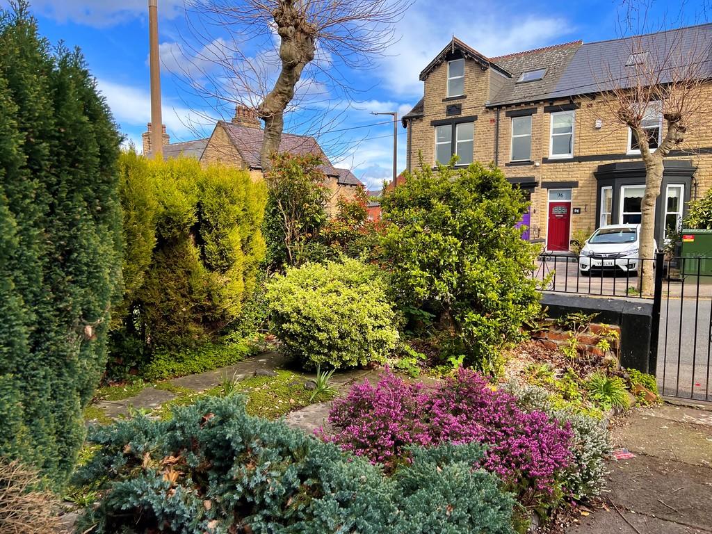 Park Grove, Barnsley 3 bed villa £160,000