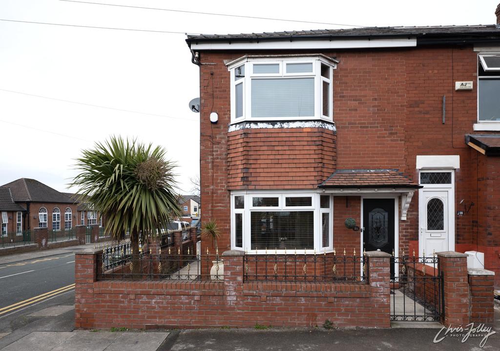 Southwood Road, Great Moor, Stockport... 3 bed end of terrace house £