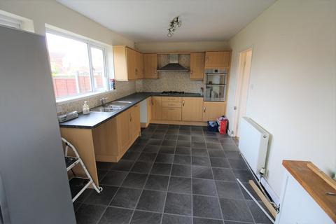 2 bedroom semi-detached house to rent, Highfield Close, Gainsborough