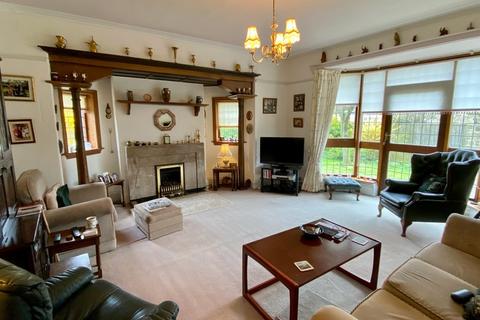 10 The Avenue, Collingham, Wetherby, LS22 5BU