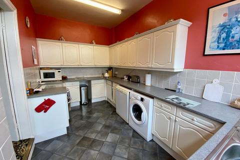 10 The Avenue, Collingham, Wetherby, LS22 5BU